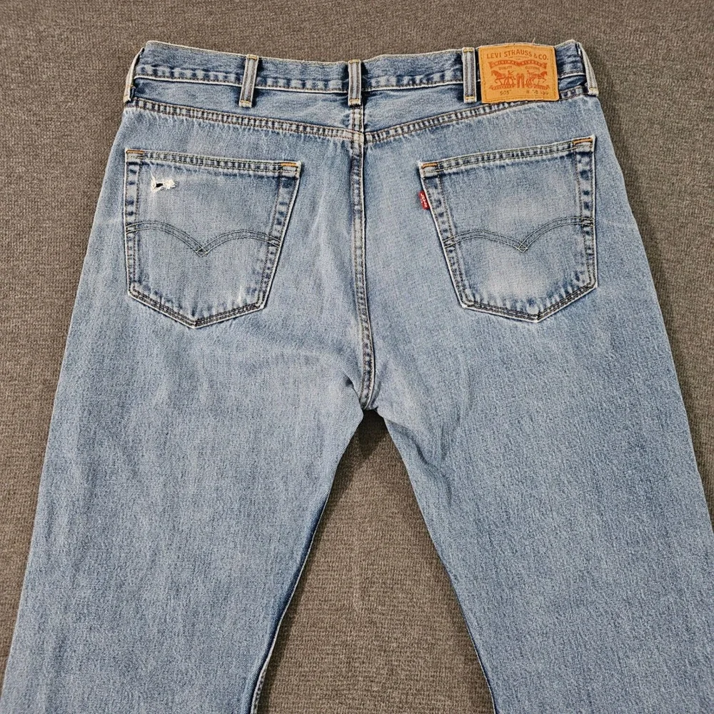 Levis 505 Regular Fit Light Wash Straight Leg Denim Jeans Mens 38x30 Blue - Picture 5 of 16